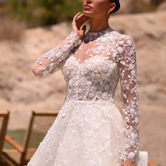 SOLD Beautiful Martina Liana Wedding Dress - Style #1517 (Ivory) - Picture 11 of 12